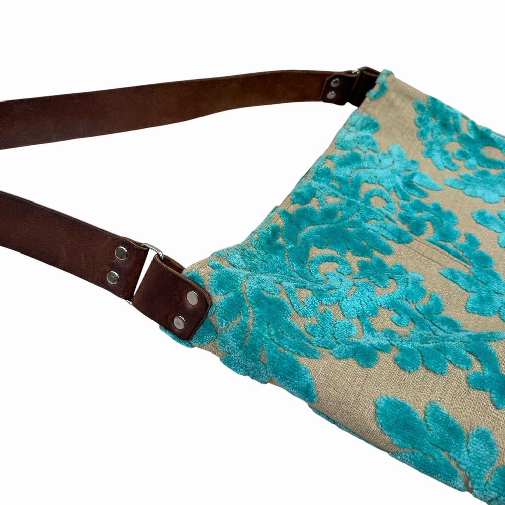 Midi Queen Tapestry Shoulder Bag w/ Leather Handle - Picture 2 of 7